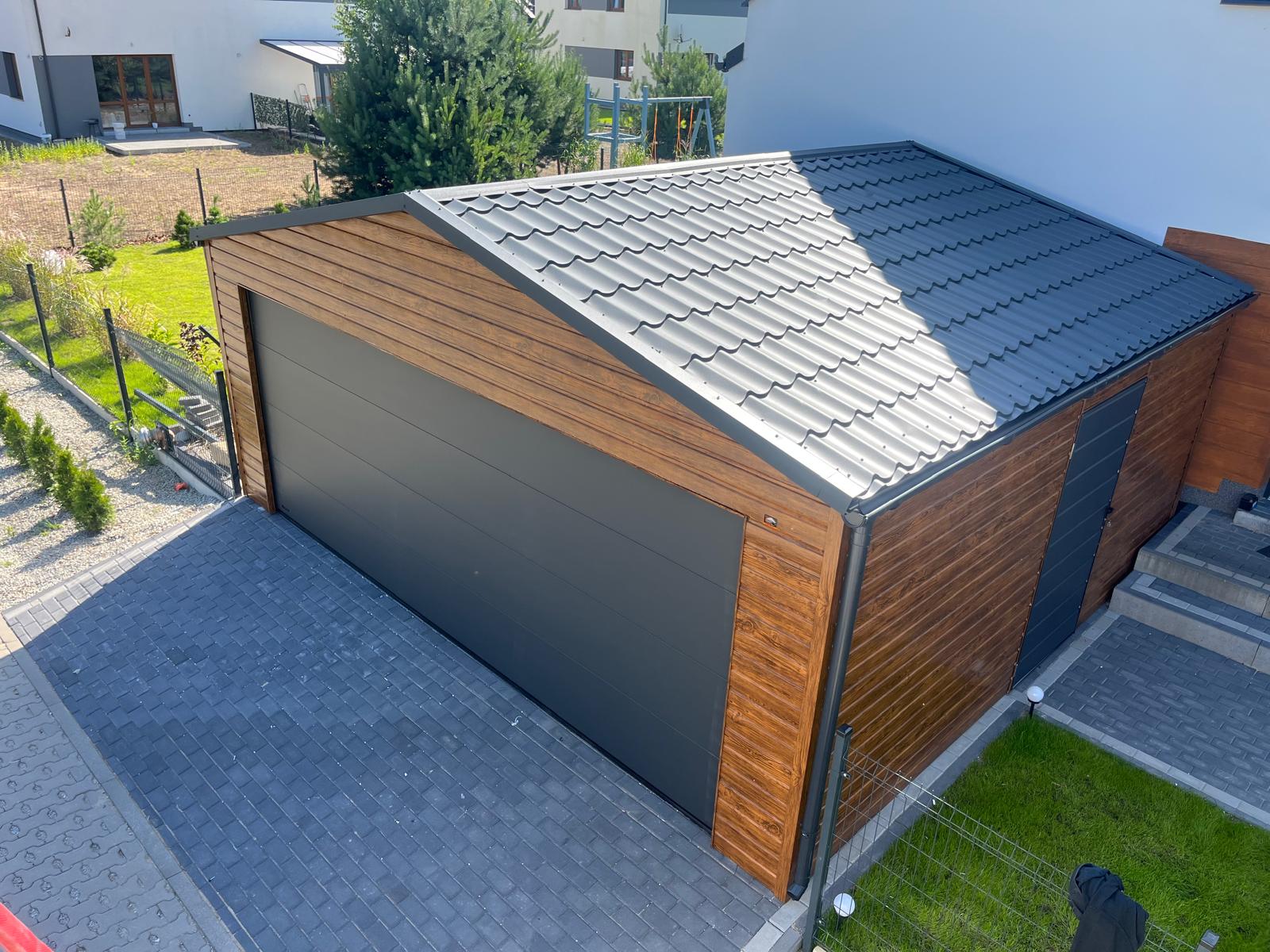 Garaż blaszany 6x5,8 z bramą segmentową - obrazek 5